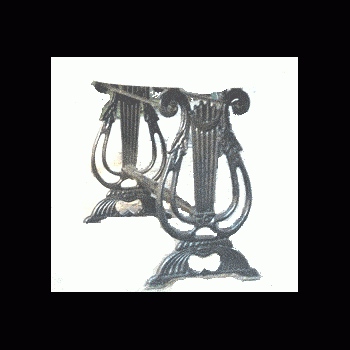  Τραπέζι χυτό από ειδικής προδιαγραφής μέταλλο  με κλασσικές ανάγλυφες παραστάσεις για 4-6 άτομα